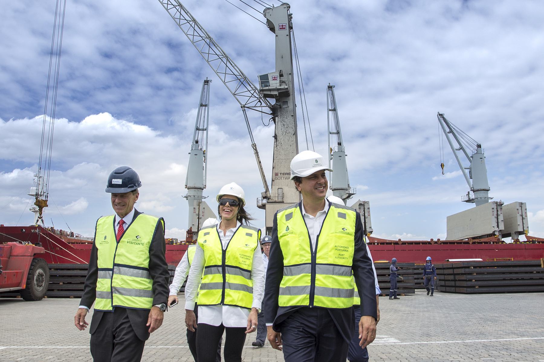 Camilo Santana apresentou a estrutura do Complexo Industrial e Portuário do Pecém (CIPP) para o CEO do Porto de Roterdã, Allard Castelein