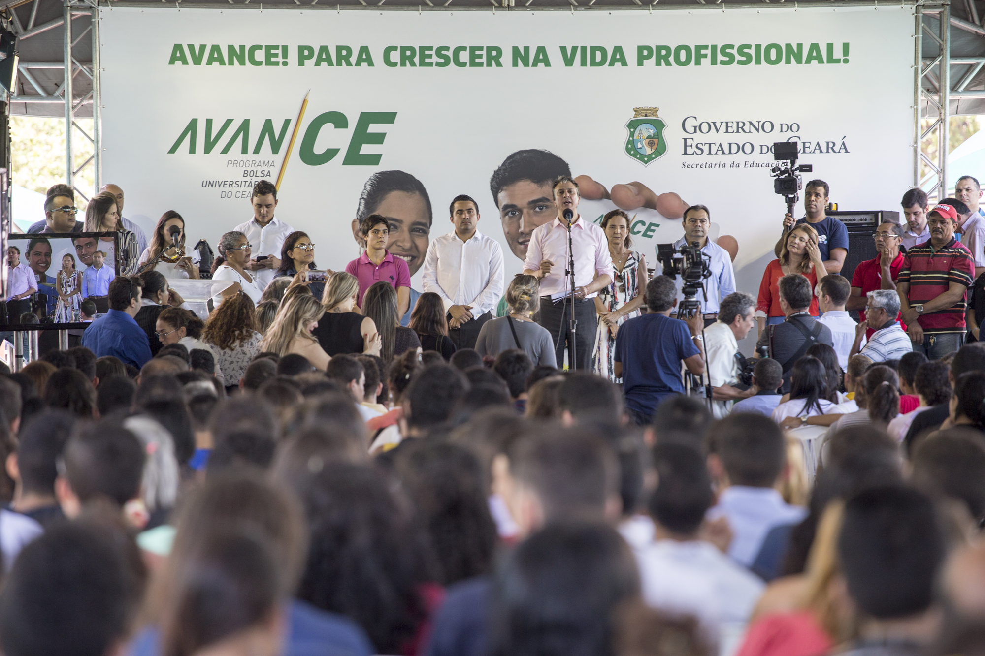 Governo do Ceará divulga alunos selecionados para receber bolsa do Programa AvanCE