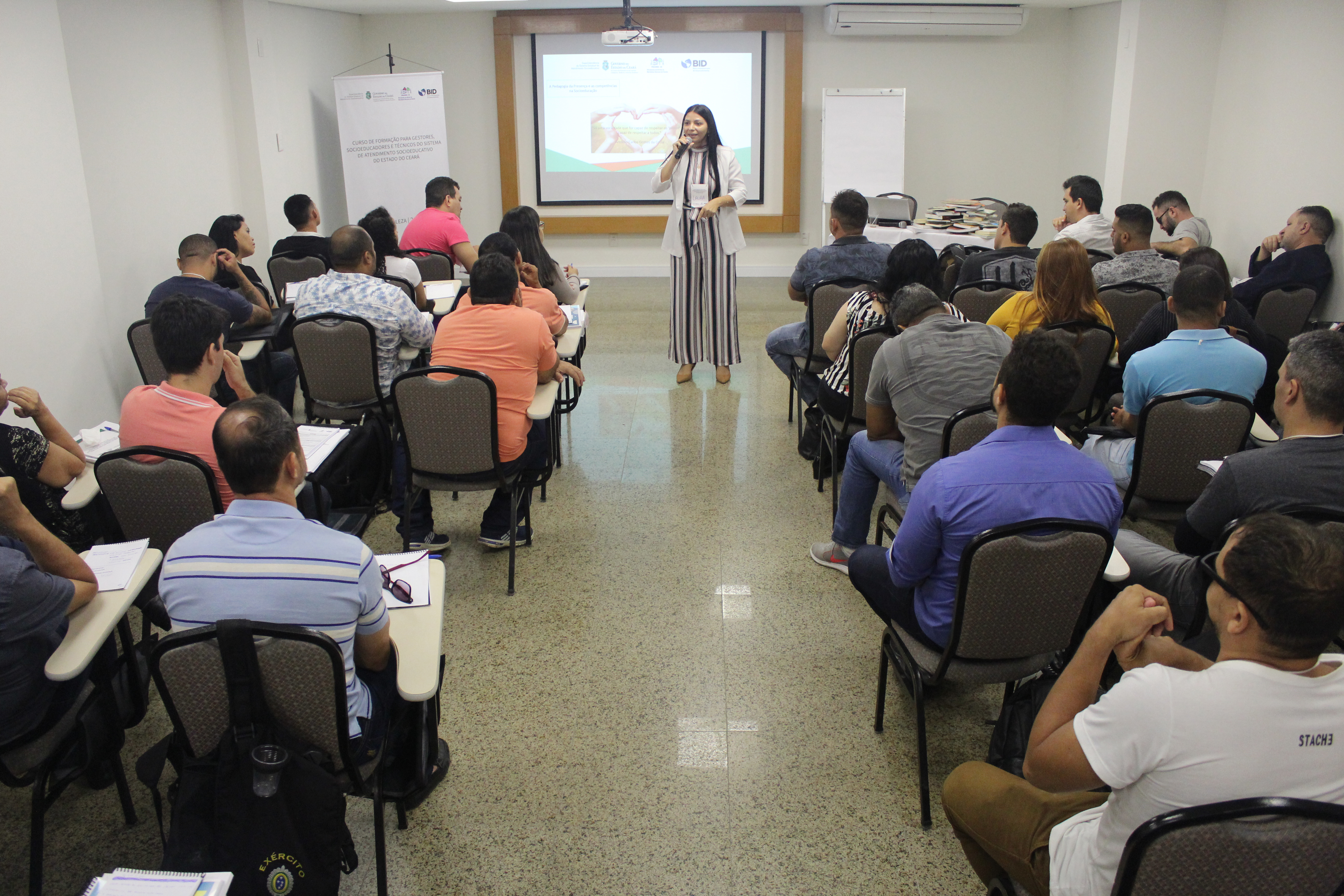 Capacitação continuada para colaboradores do Sistema Socioeducativo é realizada em Fortaleza